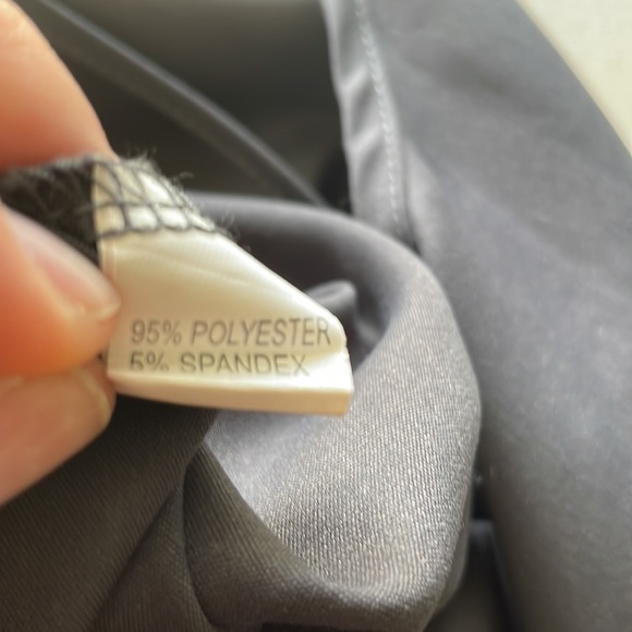 Gray v-neck solid loose fit jumpsuit with pockets & spaghetti straps Size Large - Picture 9 of 9